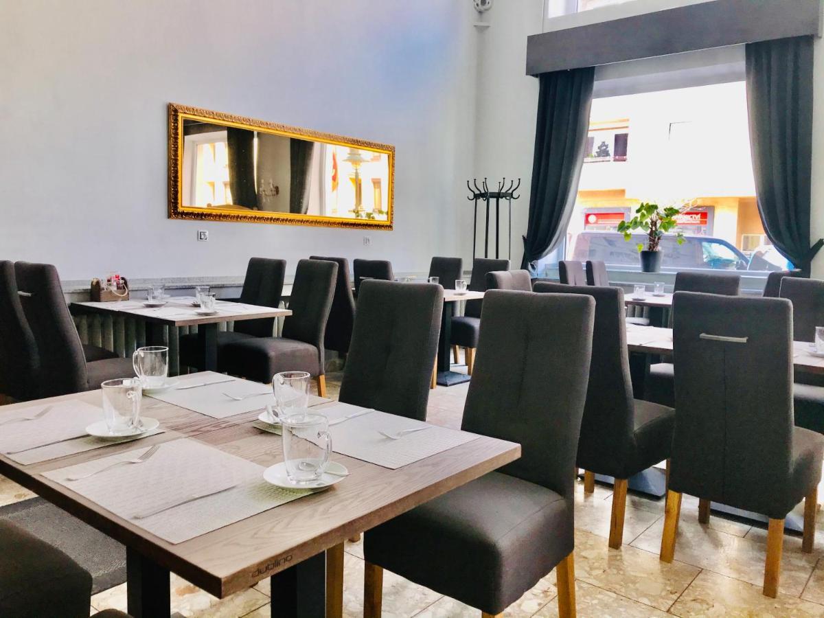 Hotel Bila Ruze Strakonice Luaran gambar