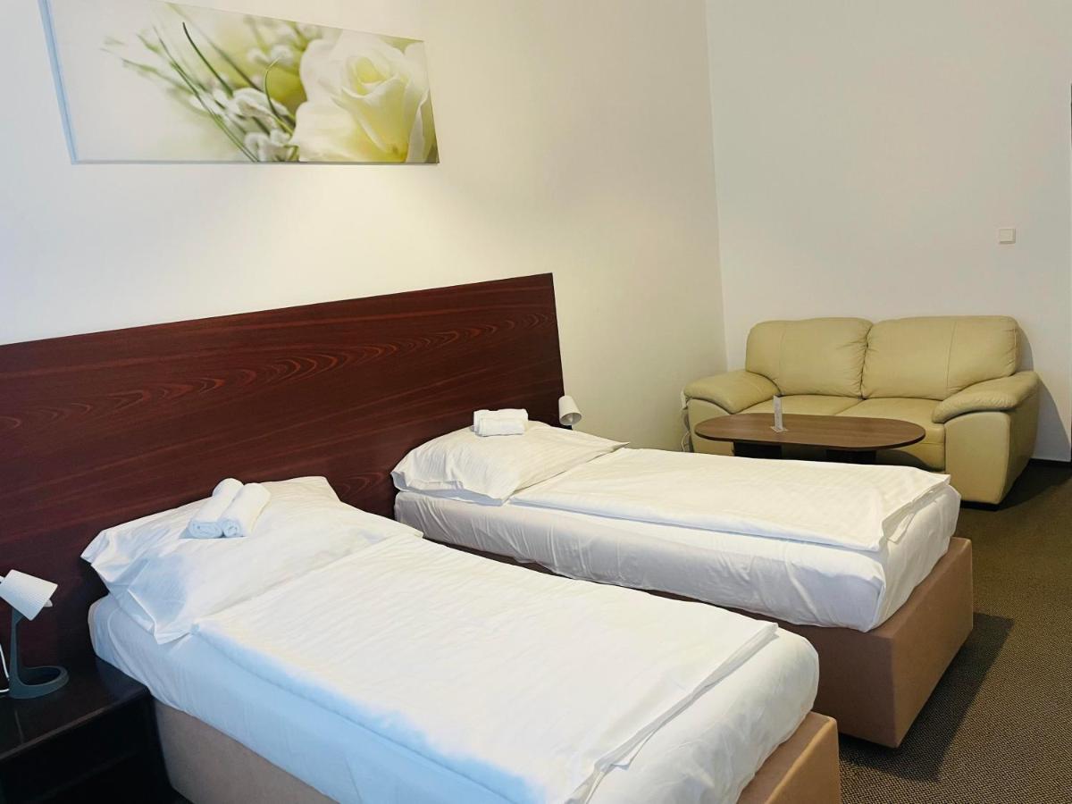 Hotel Bila Ruze Strakonice Luaran gambar