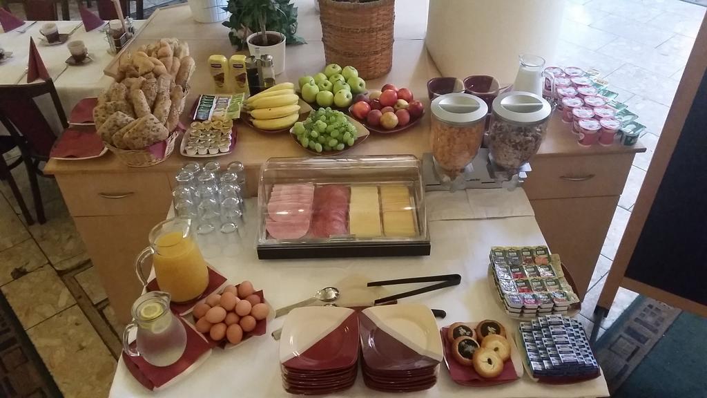 Hotel Bila Ruze Strakonice Luaran gambar
